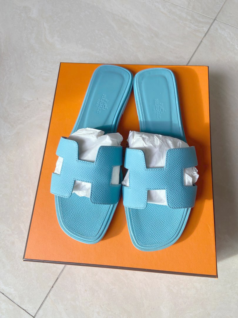 Authentic Hermès Oran Sandals in Etoupe Epsom Leather, Women's Fashion,  Footwear, Flats & Sandals on Carousell