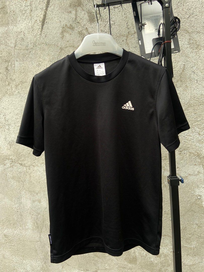 Adidas Shirt (Category: Tshirts & Polo Shirts ) located in Quezon City. Submitted by streetplugph (Listing ID 1211780667, Image 1). Description: Dryfit Fit M-L.