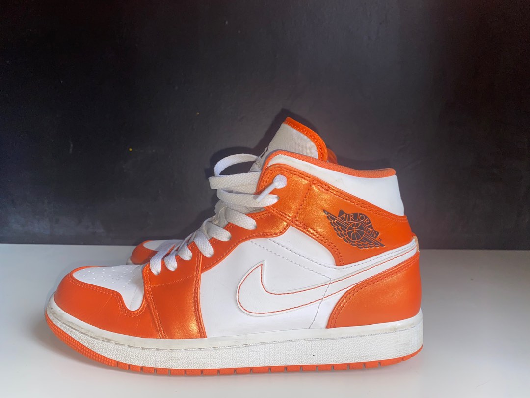 barely orange jordan 1 footlocker