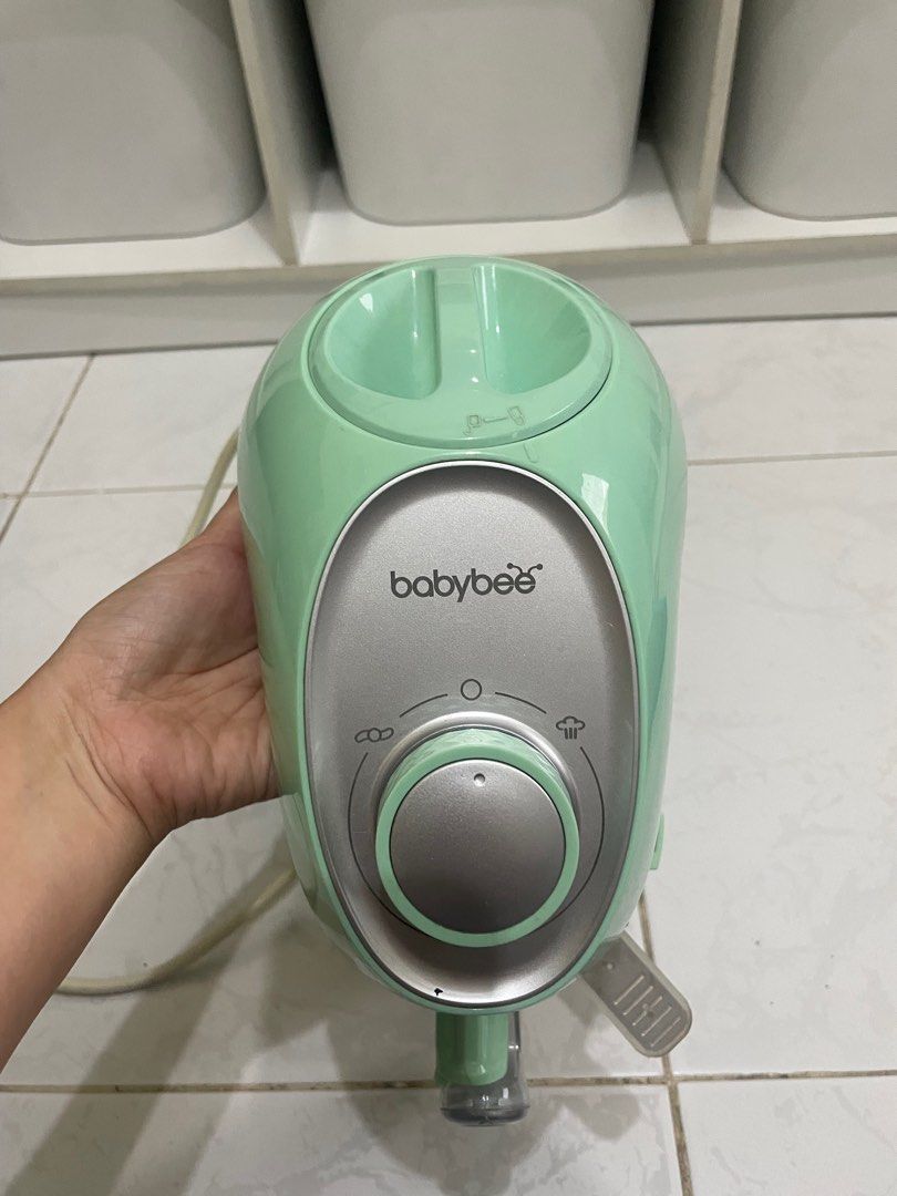 Baby Bee Food Processor (Category: Weaning & Toddler Feeding) located in Marikina City. Submitted by deinee (Listing ID 1211766607, Image 2). Description: Good condition. Stains due to squash and other vegetables .