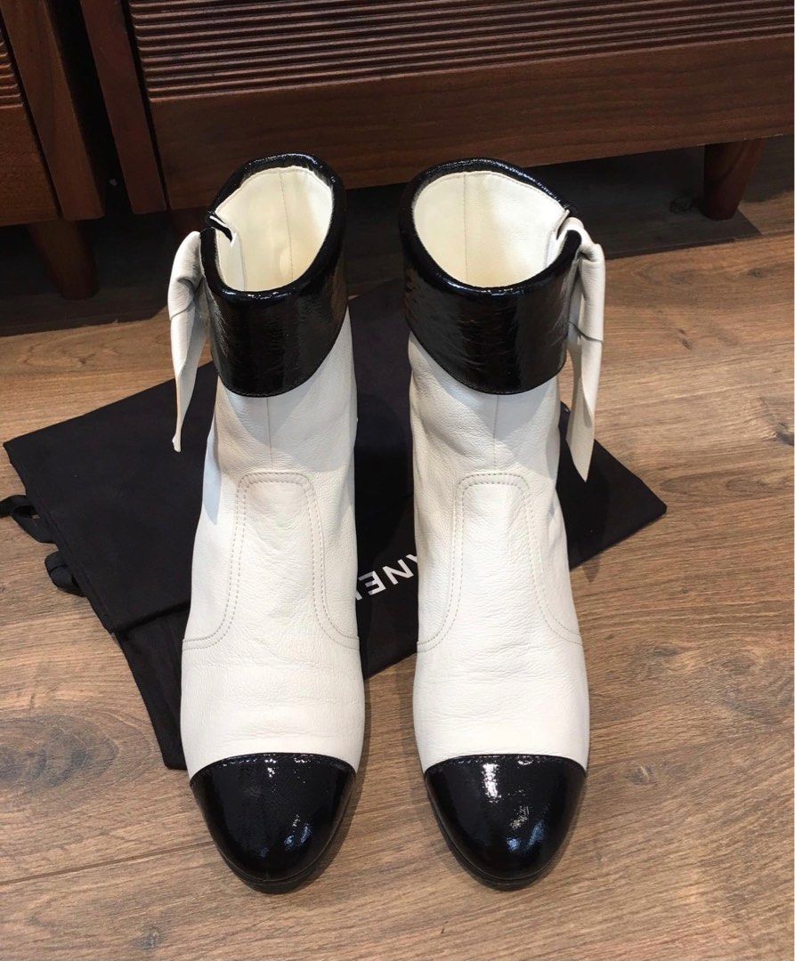 Boots Chanel