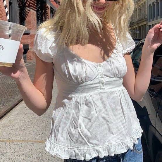 Brandy Melville Blair top in white (Category: Blouses) located in Quezon City. Submitted by jdm2003 (Listing ID 1211726828, Image 2). Description: Please take! Authentic brandy Melville Blair top bought last year.