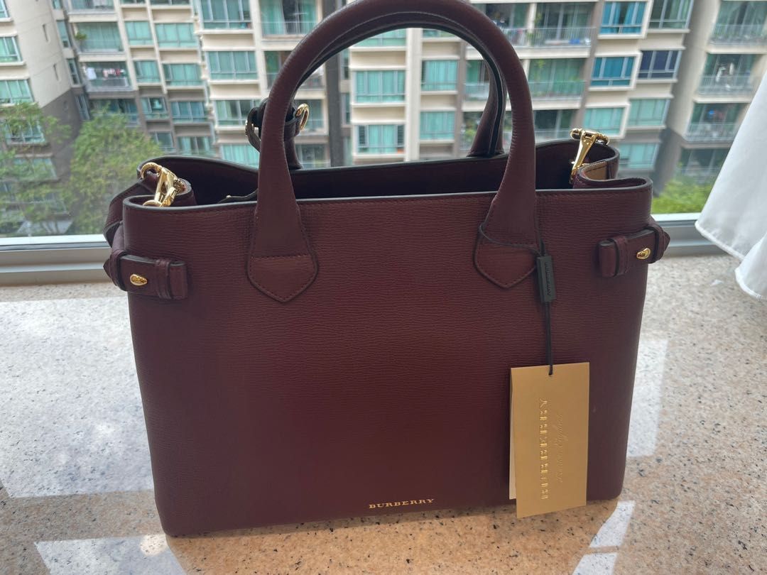 Burberry House Check Derby Leather Medium Banner Tote Bag in Mahogany Red,  Luxury, Bags & Wallets on Carousell