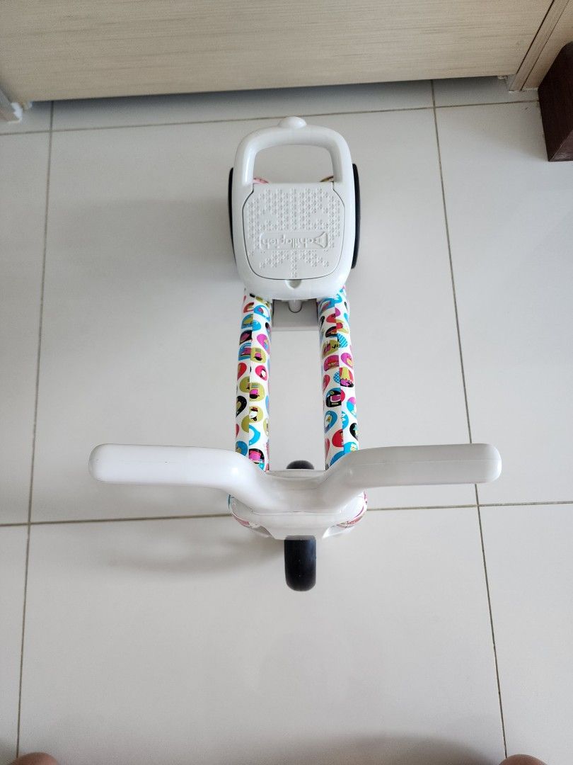 how to raise the seat on a chillafish balance bike