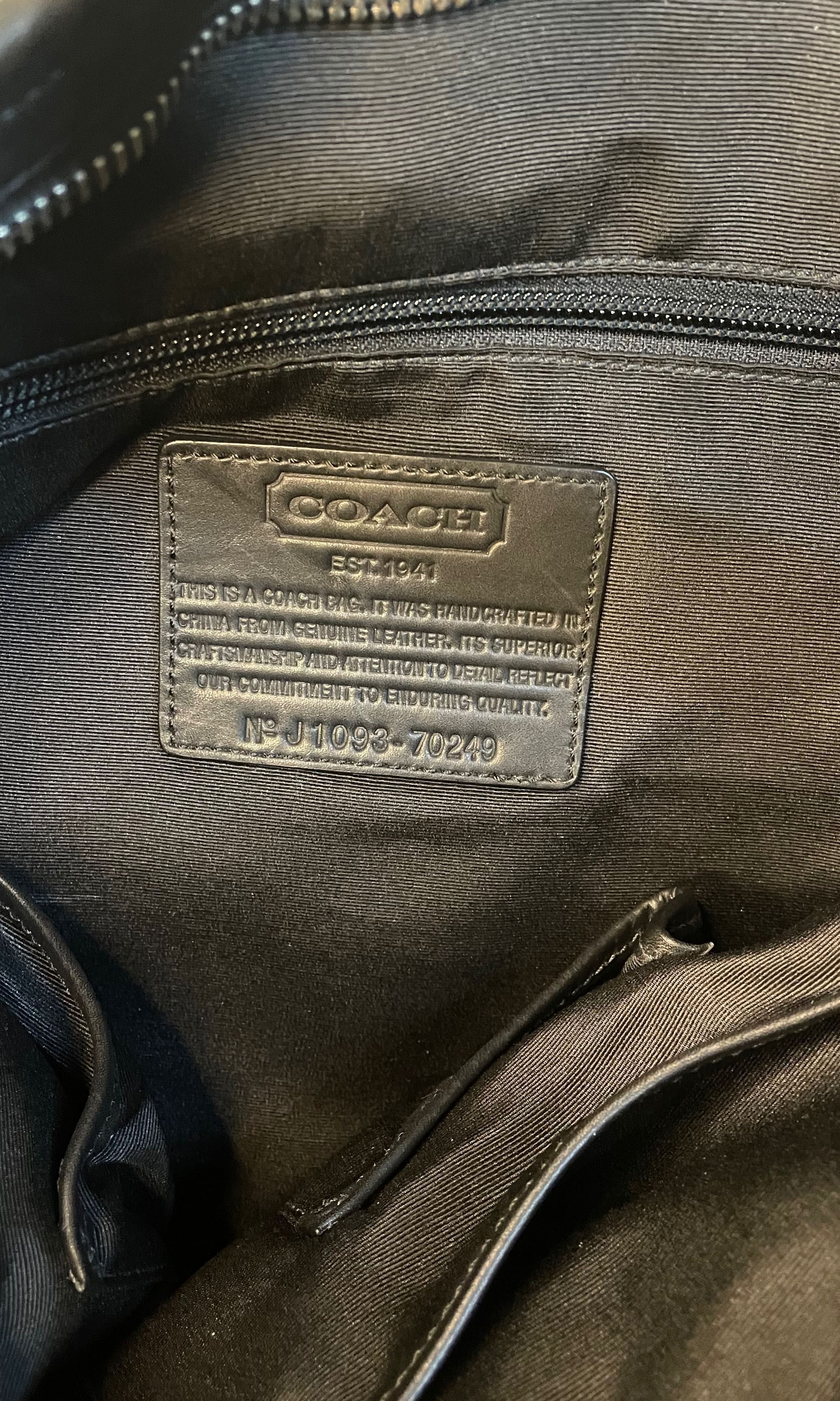 Coach Bag (Category: Luxury Bags & Wallets) located in Manila. Submitted by kyleveee (Listing ID 1211842848, Image 3). Description: Authentic Coach Bag .