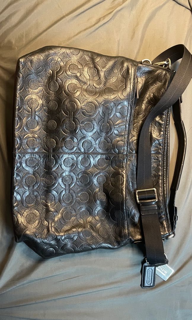 Coach Bag (Category: Luxury Bags & Wallets) located in Manila. Submitted by kyleveee (Listing ID 1211842848, Image 2). Description: Authentic Coach Bag .