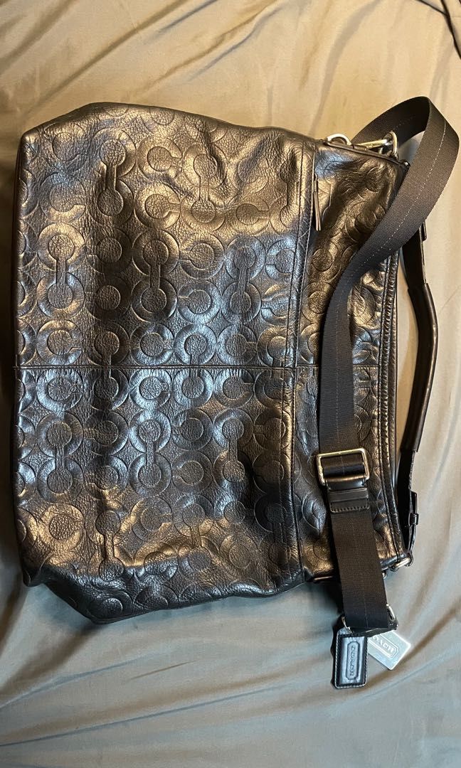 Coach Bag (Category: Luxury Bags & Wallets) located in Manila. Submitted by kyleveee (Listing ID 1211842848, Image 1). Description: Authentic Coach Bag .