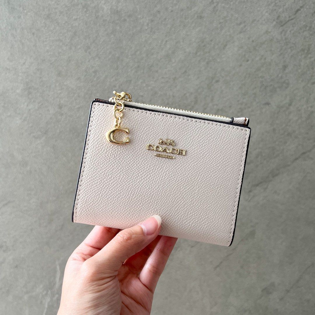 Coach Snap Card Case Wallet in White, Barang Mewah, Tas & Dompet di