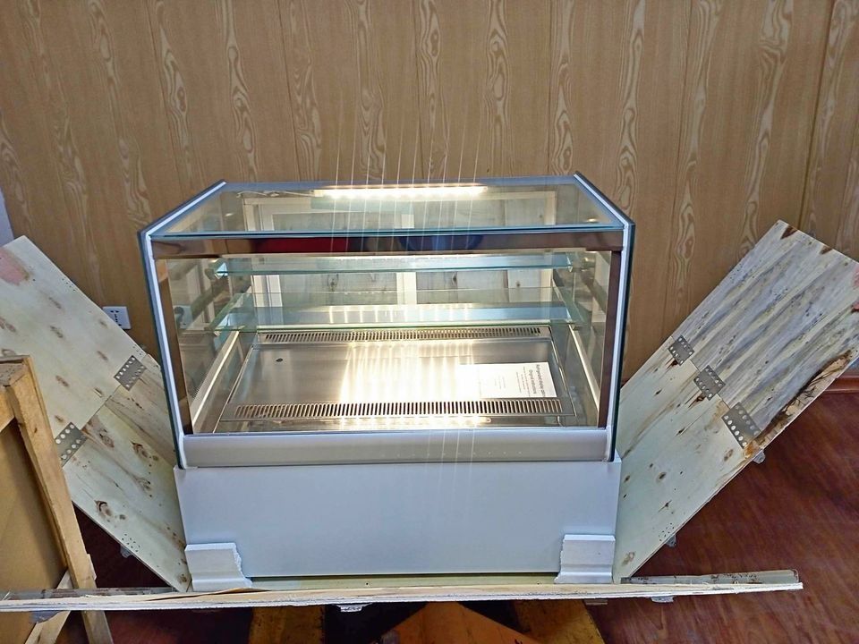 COMMERCIAL WHITE CAKE CHILLER BOX TYPE (TABLE TOP) (Category: Refrigerators and Freezers) located in Taguig. Submitted by mgracelim38484 (Listing ID 1211726699, Image 1). Description: Our New Arrival Cake Display Chiller. Table Top Perfect for fruits, cakes Etc. *Specifications: Desktop refrigerated cake cabinet commercial mousse dessert fruit pastry refrigerated air-cooled insurance display freezer. Size: *90x51x76cm *voltage: 220v/50HZ *power: 