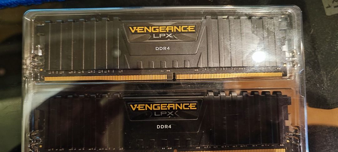 Corsair DDR4 2132 1066 MHz 8x2 16GB CMK16GX4M2E3200C16