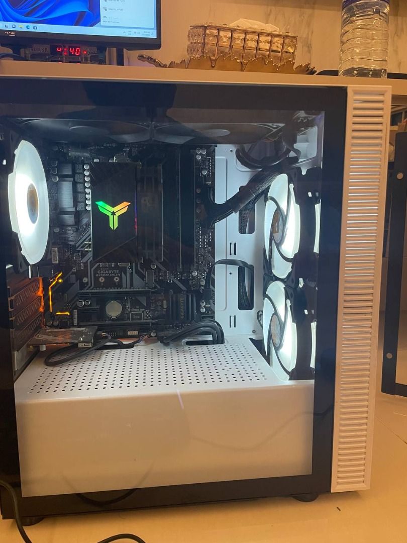 Full set white gaming pc desktop, Computers & Tech, Desktops on Carousell