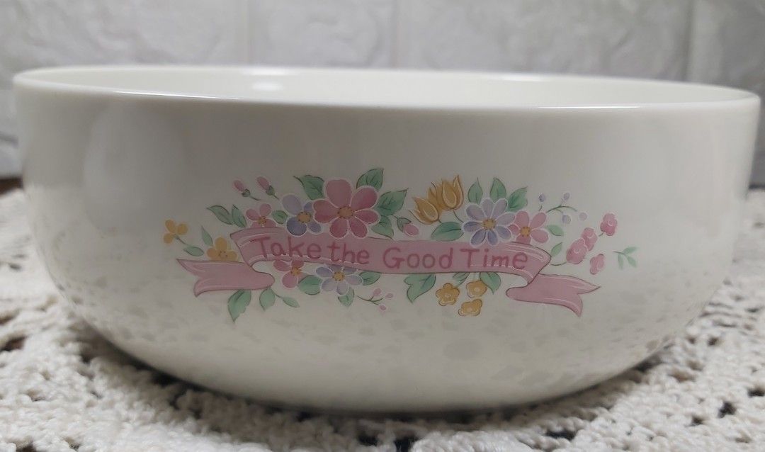 Happy Bell Serving Bowl 7inches (Category: Dinnerware & Cutlery) located in San Pedro. Submitted by PrettyBakersCollection (Listing ID 1211882373, Image 2). Description: Happy Bell Serving Bowl 7inches diameter 2.5"tall Php 75.00.