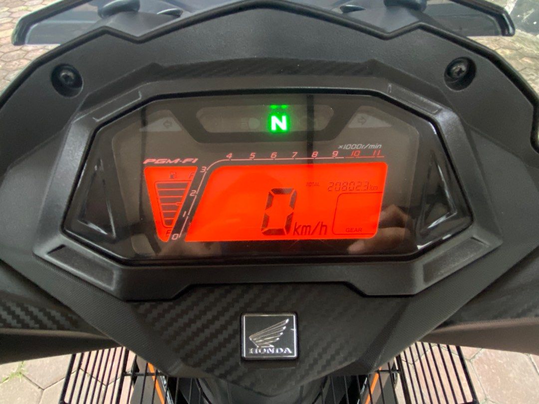 honda-rs150r-v2-hitam-oren-motorbikes-on-carousell