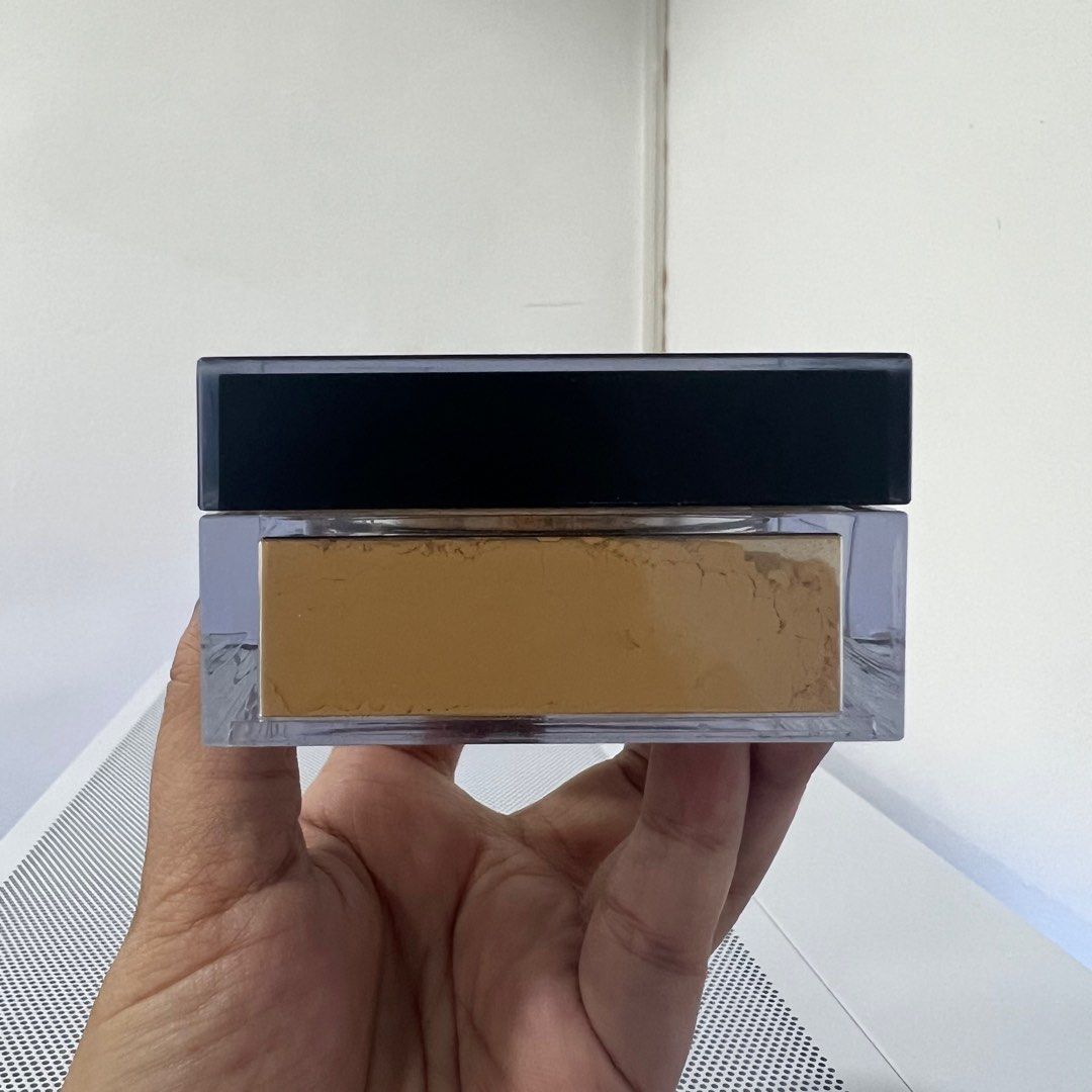 Huda Beauty Loose Powder (Kunafa) (Category: Makeup) located in Calamba. Submitted by alyssuhks (Listing ID 1211817647, Image 3). Description: Used once only! Shade is too dark for me..