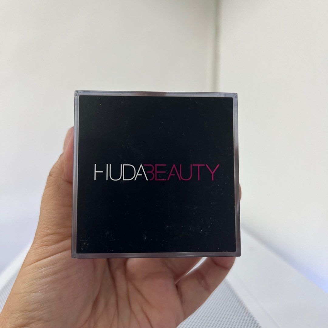 Huda Beauty Loose Powder (Kunafa) (Category: Makeup) located in Calamba. Submitted by alyssuhks (Listing ID 1211817647, Image 1). Description: Used once only! Shade is too dark for me..