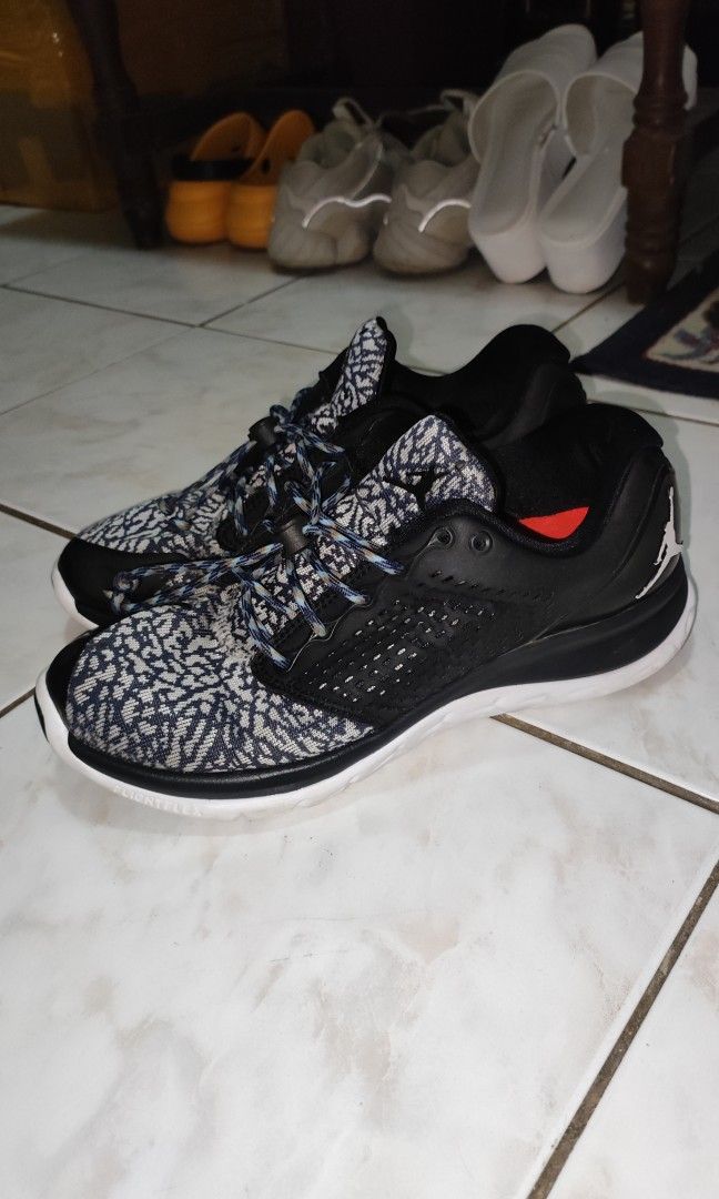 Jordan trainer st black wolf grey 2025