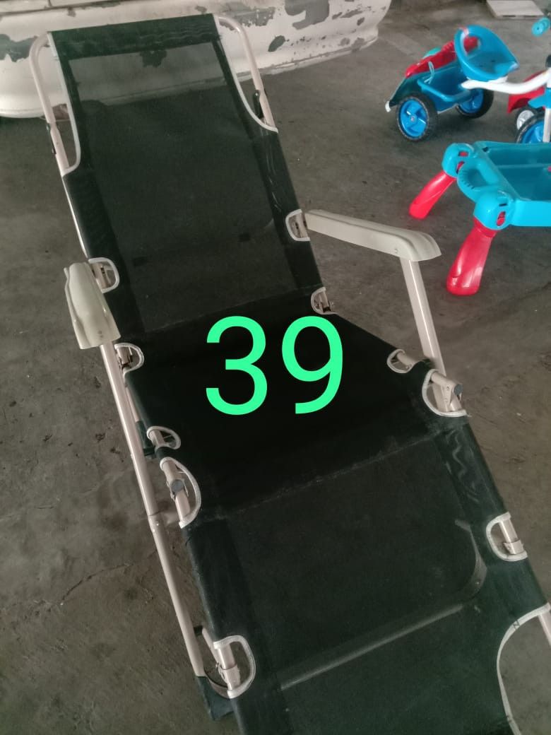 Kerusi malas lipat, Furniture & Home Living, Furniture, Chairs on Carousell