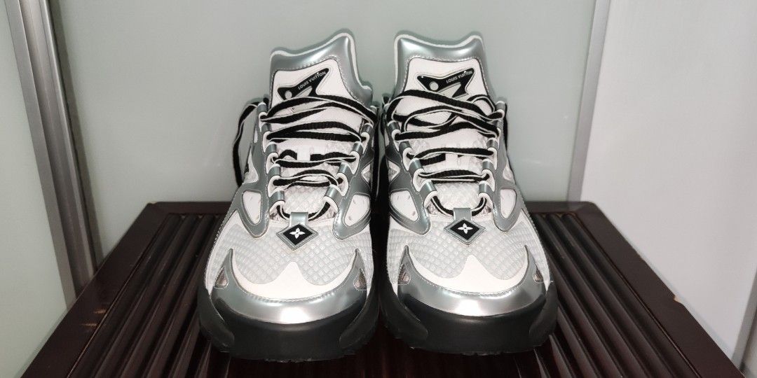 Louis Vuitton LV Runner Tatic Sneaker BLACK. Size 09.0