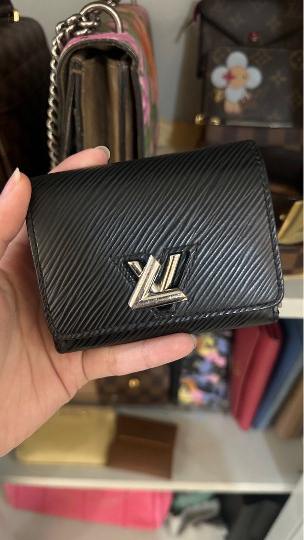 LV TWIST MINI, Women's Fashion, Bags & Wallets, Purses & Pouches on  Carousell