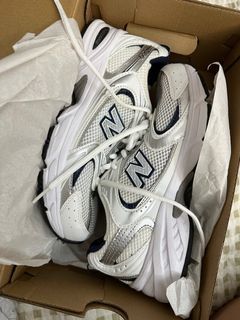 New Balance 530 - White & Silver (Size US Men’s 5)