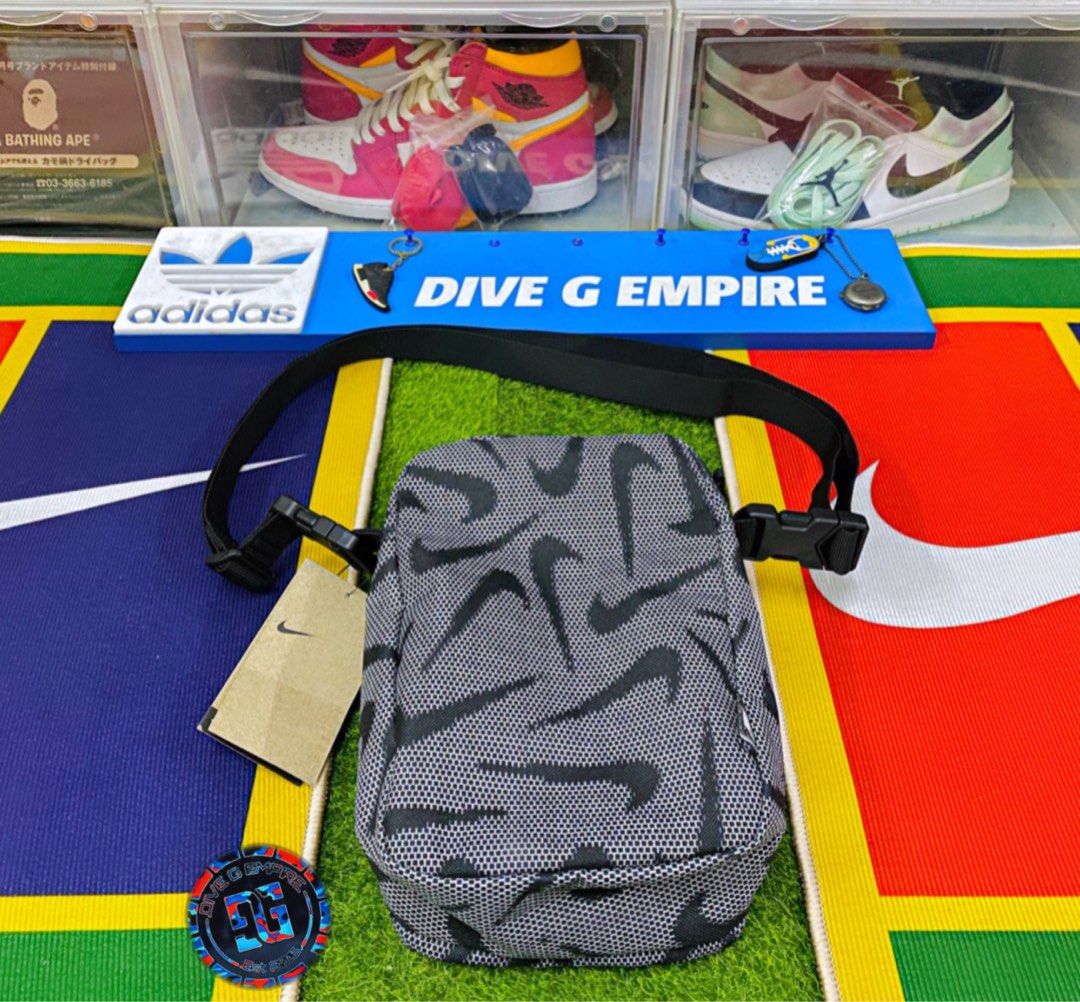 NIKE SWOOSH HERITAGE CROSSBODY BAG Men s Fashion Bags Sling