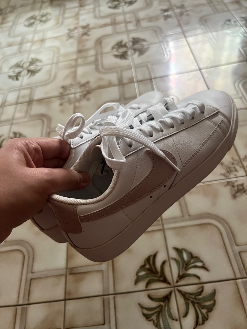 nike knit shoes white
