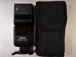 Nikon SB-600 Speedlight Smooth Slightly Used Complete with Pouch and Stand