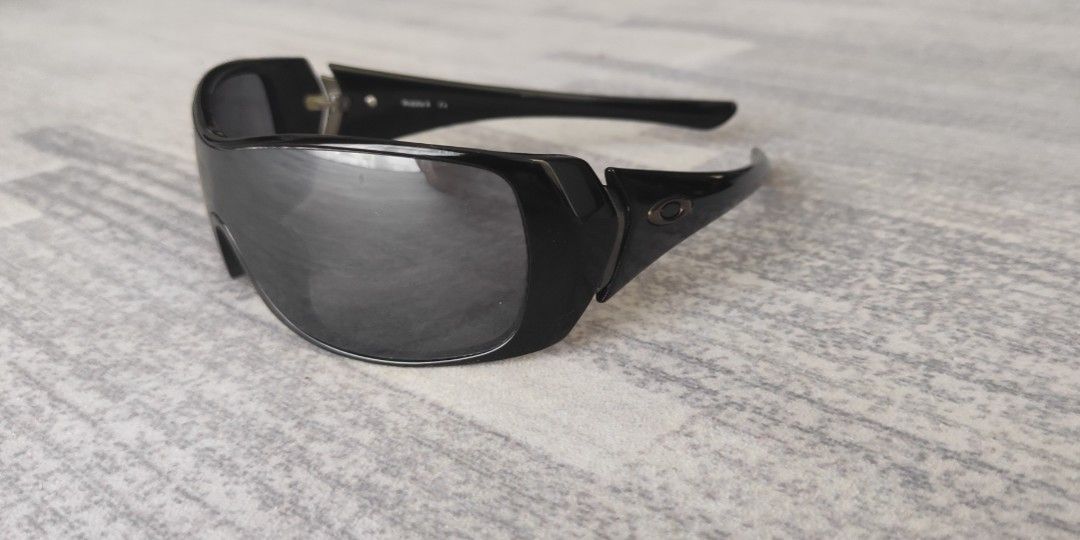 Oakley riddle shop