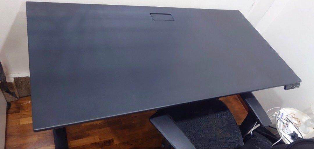 Omnidesk Pro Large Table Top , Furniture & Home Living, Furniture, Tables & Sets on Carousell