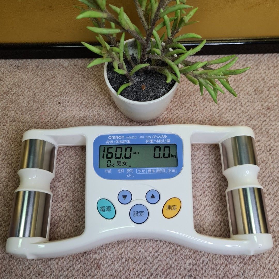 OMRON BODY FAT CALCULATOR ANALYZER HBF303 (WORKING), Health