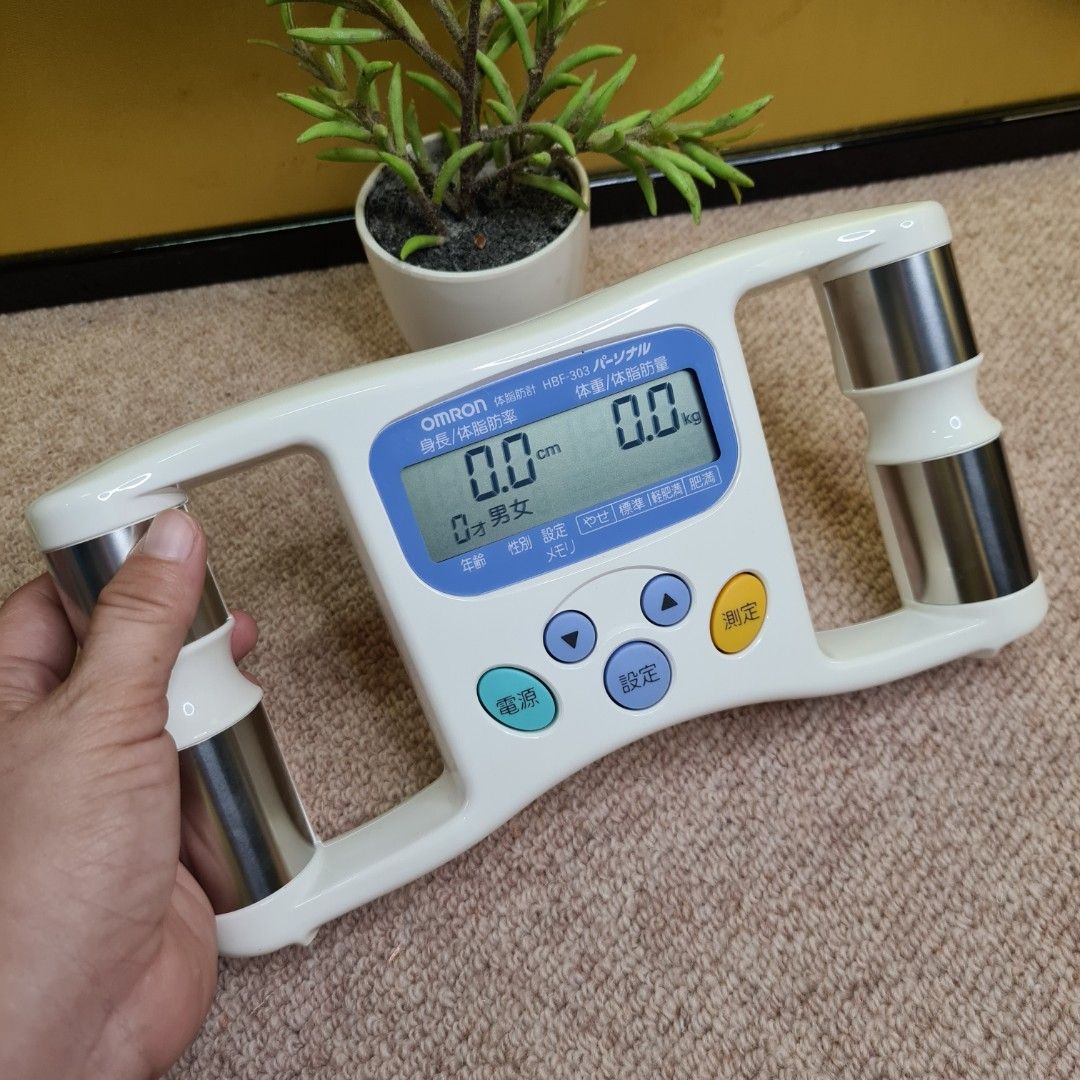 OMRON BODY FAT CALCULATOR ANALYZER HBF303 (WORKING), Health