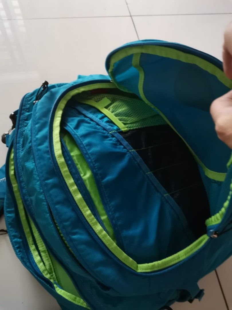 Osprey Ozone Courier Bag, Men's Fashion, Bags, Sling Bags on Carousell