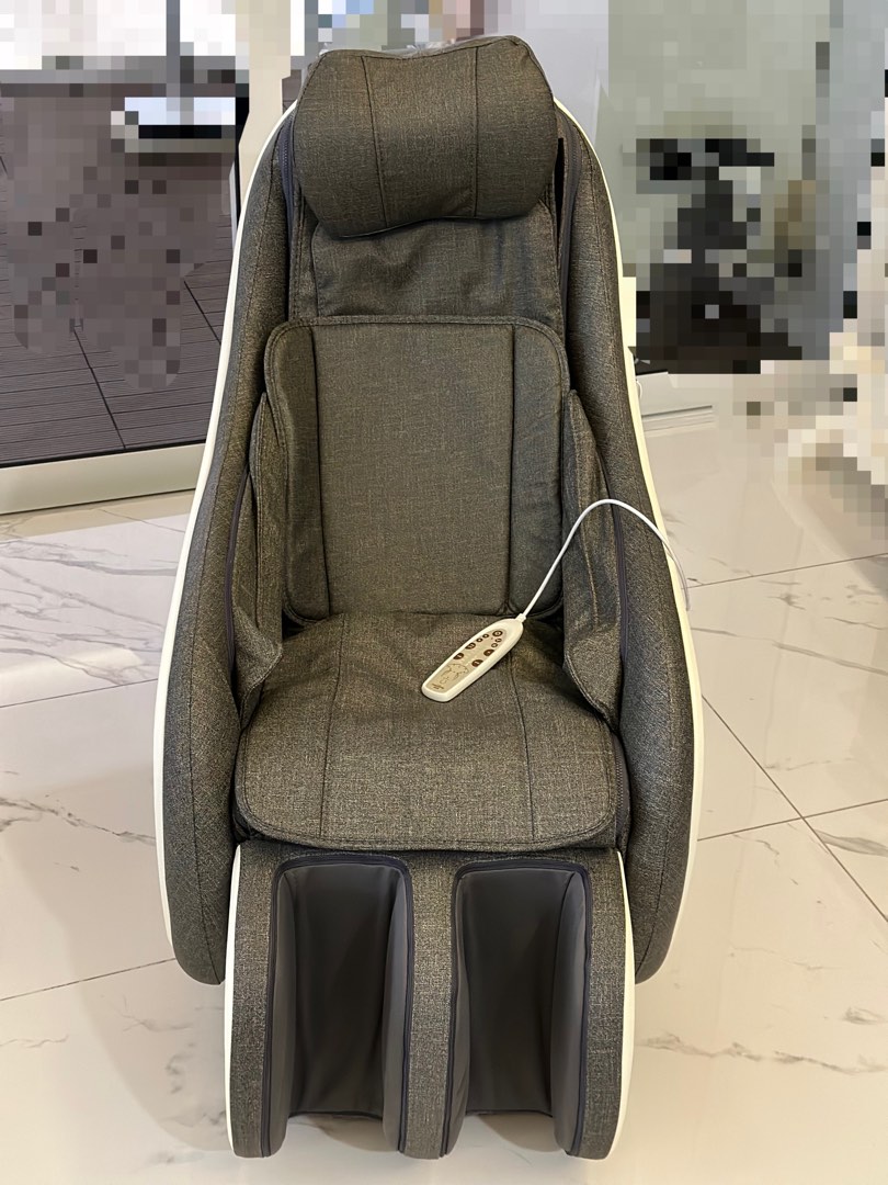 OTO massage chair, Furniture & Home Living, Furniture, Chairs on Carousell
