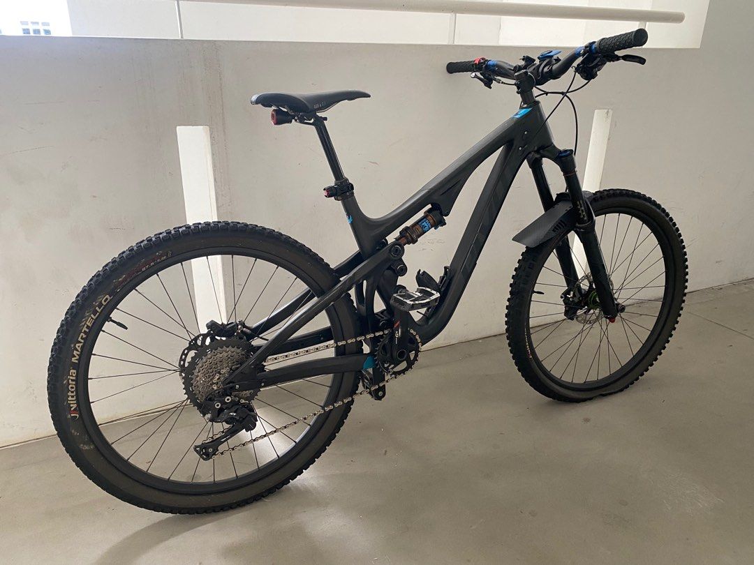 Pivot Mach 5.5 Carbon M 27.5 Sports Equipment Bicycles Parts Bicycles on Carousell