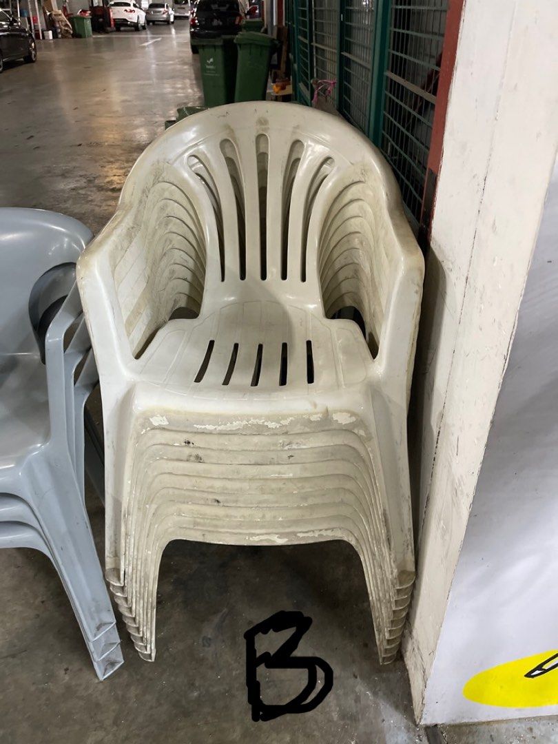 Second hand plastic chairs for sale deals
