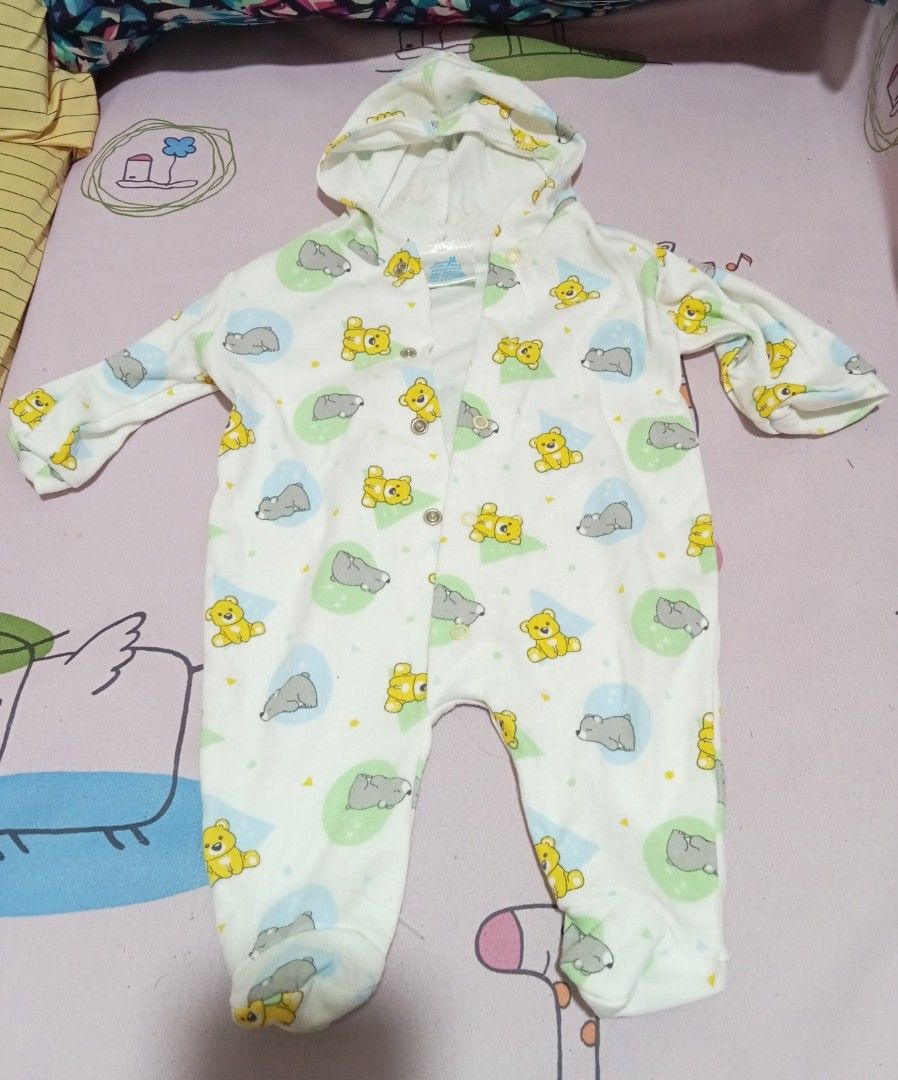 Preloved Clothes for Newborn (Category: Babies & Kids Fashion) located in Quezon City. Submitted by vanlacsa (Listing ID 1211878297, Image 3). Description: preloved new born clothes for boy all are good as new Hindi masyado nagamit. price starts 150-200 rfs: bilis lumaki ni baby kinaliitan agad.