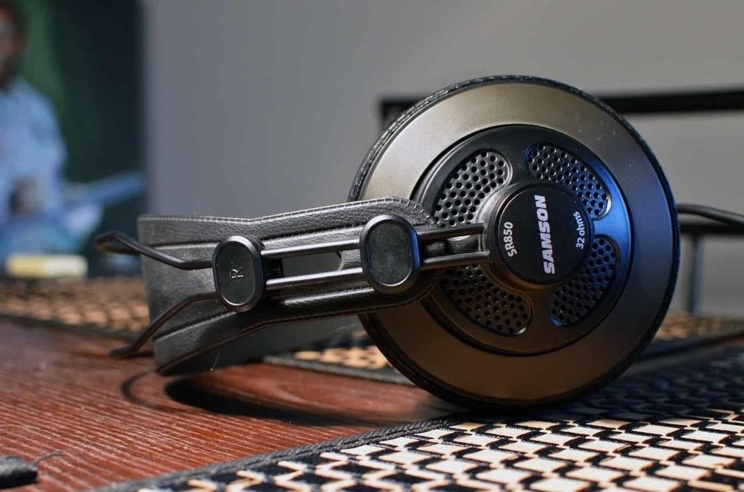 Samson SR850, Audio, Headphones & Headsets on Carousell