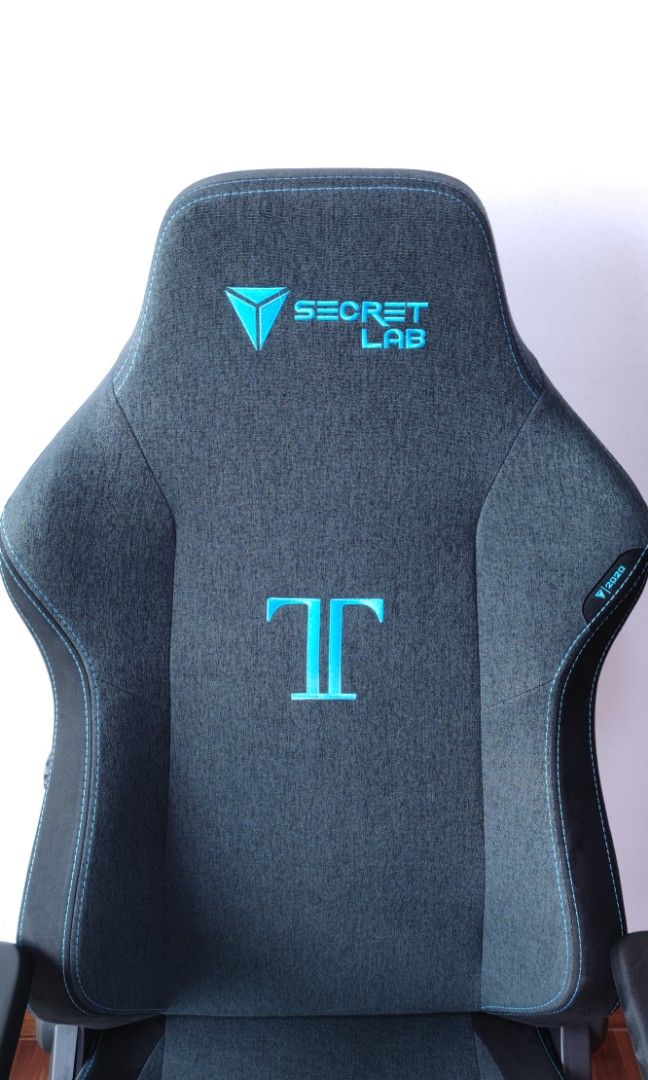 blue titan gamer chair