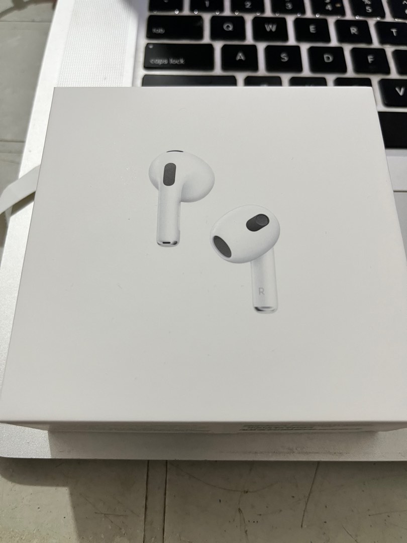 Selling Apple AirPods (3rd Gen) with lightning charging case, Audio