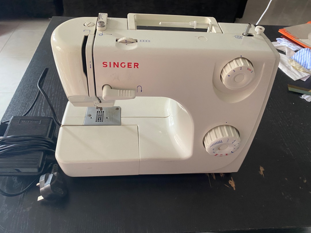 Set of 5 sewing machines Singer, Brother & Semco, Everything Else on