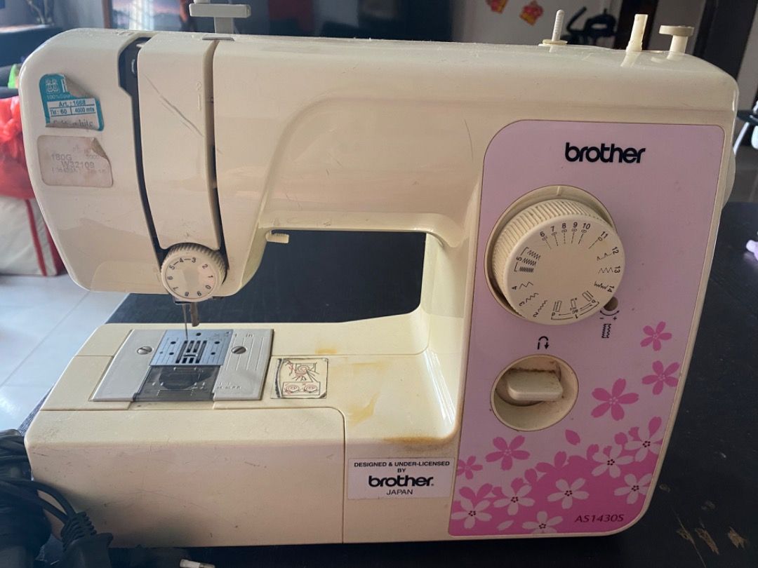 Set of 5 sewing machines Singer, Brother & Semco, Everything Else on