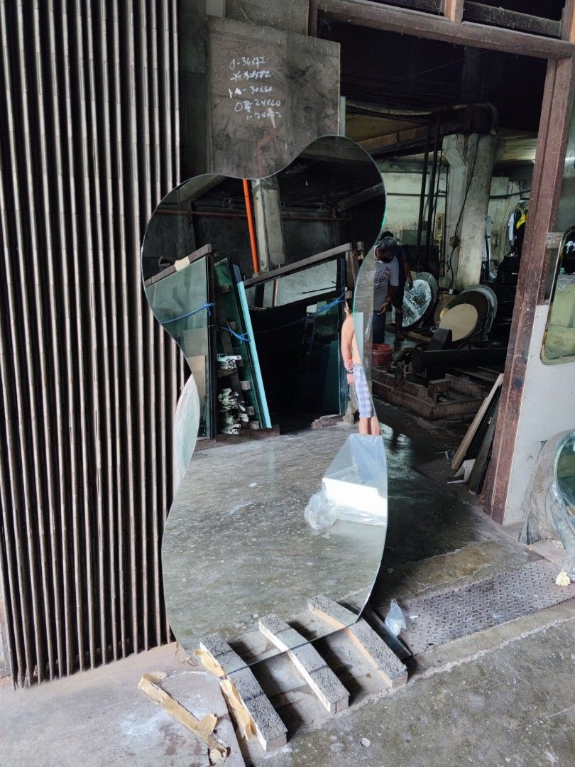 Sexy Mirror (Category: Mirrors) located in Malabon City. Submitted by mirrors.ph (Listing ID 1211720235, Image 3). Description: Sexy shape mirror using 6mm thick copper free mirror polished edges. Size: 3ft x 6ft P2880 Customize sizes and shapes are welcome..