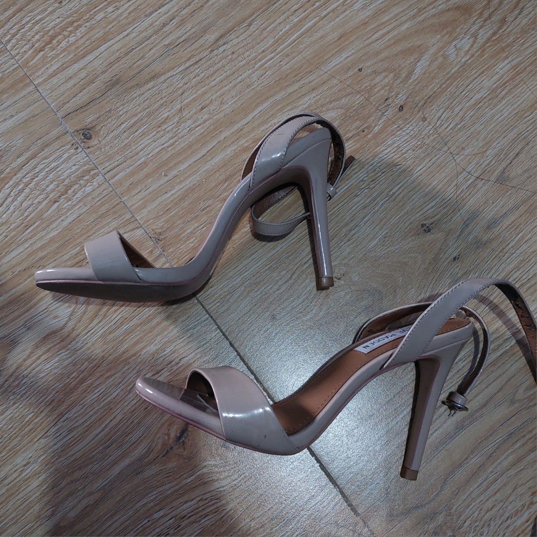 ladies sandals at wynsors