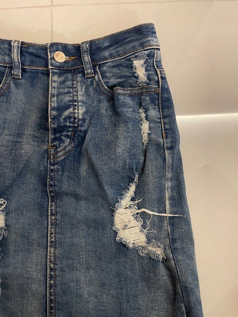 Supre ripped denim skirt hotsell