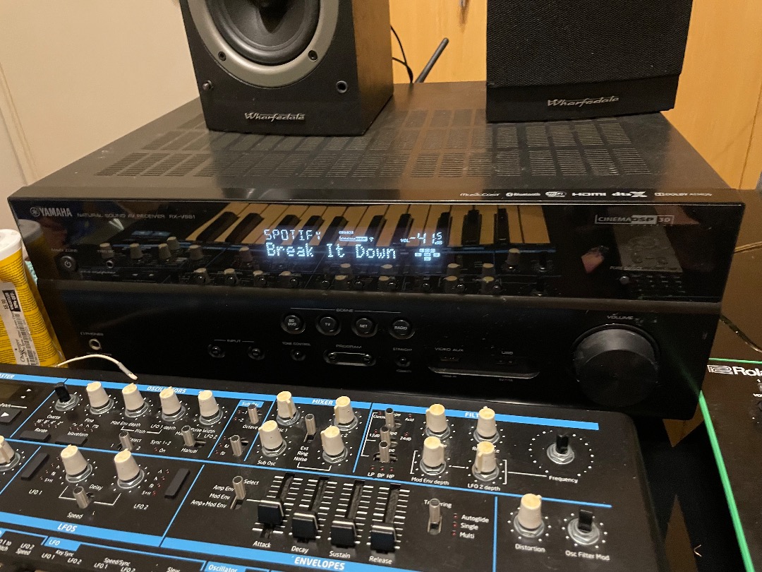 Wharfedale Speakers Surround Set with Musiccast Yamaha Receiver 7.1 and