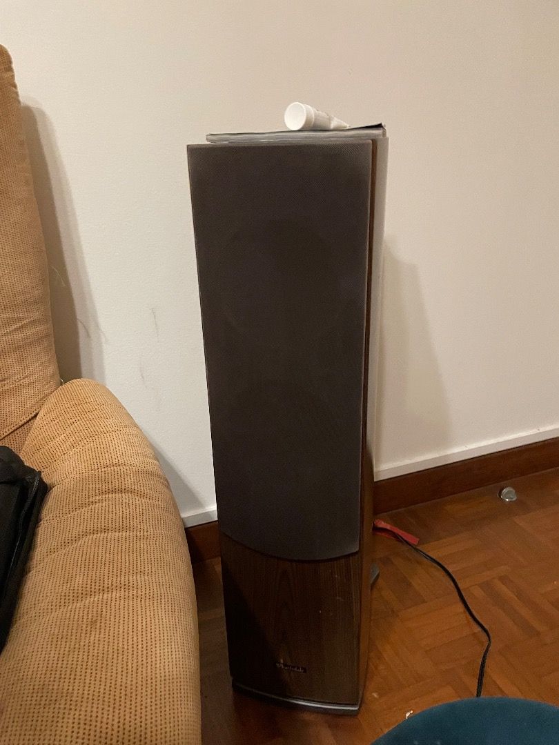 Wharfedale Speakers Surround Set with Musiccast Yamaha Receiver 7.1 and