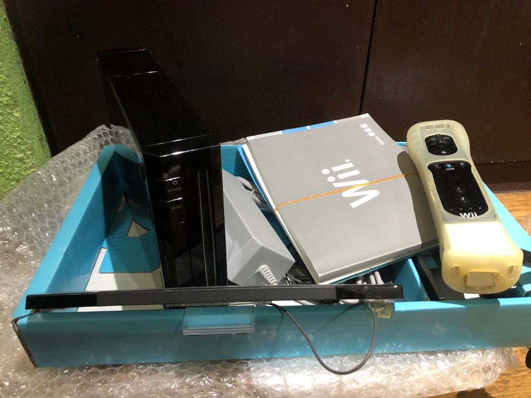 Wii nintendo with Cd’s, Video Gaming, Video Games, Nintendo on Carousell