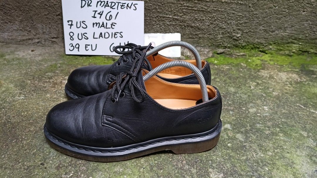 Doc martens shop black stitching