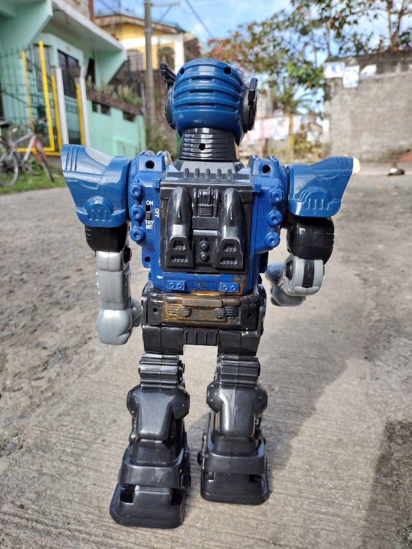 2005 Happy Kid Toy Robot 15 inch Vintage Toy Robot Collectible, Hobbies