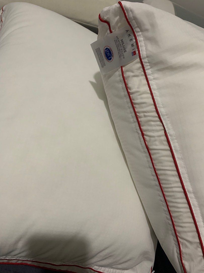 AKEMI Outlast HILuxe Memory Pillow, Furniture & Home Living, Bedding